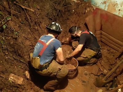 Derrumbe causó tres muertos en la Chacarita, Asunción.