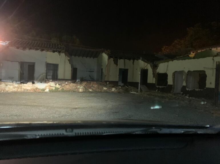 Demolición de casona antigua en Guarambaré, declarada como Patrimonio Cultural. Foto: Gentileza