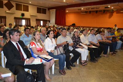 Vecinos reunidos durante un taller en la Municipalidad de San Ignacio.