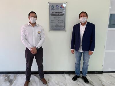 El intendente esteño Miguel Prieto con su par de Foz de Yguazú Chico Brasileiro este miércoles en un hospital del municipio brasileño.