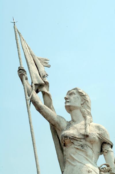 La Mujer paraguaya, construyendo este país, con sacrificio, convicción y tesón entregando su amor y valentía para levantar con orgullo una nación que sea justa para sus hijos.