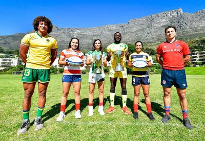 La capitana de las Yacaré, Ingrid Alfonso (27 años), sostiene la ovalada, en la presentación oficial del torneo en Sudáfrica.