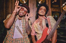 Anderson Paak y Bruno Mars, en una foto promocional de "Silk Sonic".