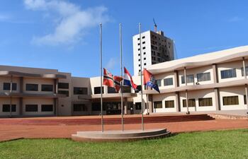 Las banderas de la Municipalidad de Pedro Juan Caballero ondearon ayer a media asta en señal de duelo.