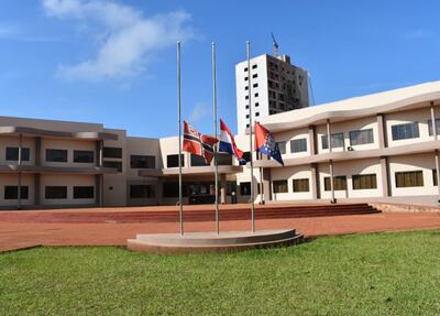 Las banderas de la Municipalidad de Pedro Juan Caballero ondearon ayer a media asta en señal de duelo.