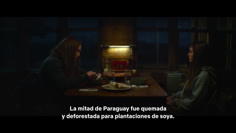 Escena de la película "La Madre" donde el personaje de Jennifer López menciona a Paraguay.