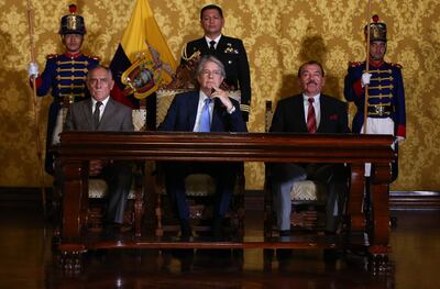 El presidente de Ecuador, Guillermo Lasso, firma hoy el decreto ejecutivo que aprueba operaciones militares y policiales contra el terrorismo.