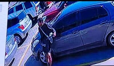 Buscan a presunto tortolero que atacó vehículos en inmediaciones del Congreso Nacional.