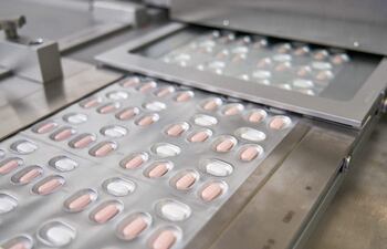 Pfizer asegura que pastillas anticovid también son eficaces contra ómicron
