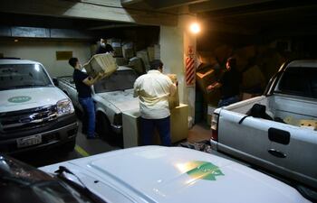Numerosas cajas con insumos médicos estaban "tiradas" en el depósito de la Municipalidad de Asunción.