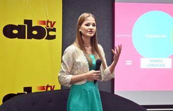 María Beatriz Aular, directora general de medios de la agencia Nasta, compartió sus conocimientos y experiencia en el ciclo de charlas ENIT.