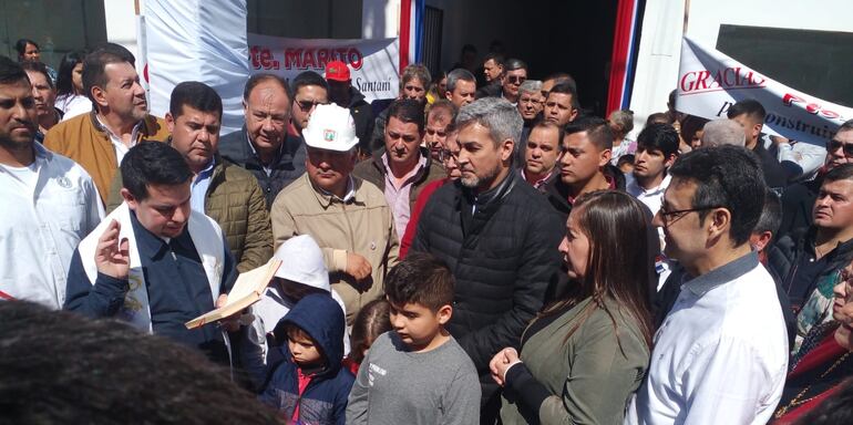 Pdte. Mario Abdo y varias autoridades durante inauguraciones en San Pedro.