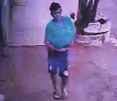 Policía Nacional analiza imágenes de circuito cerrado para tratar de identificar al autor del hecho.