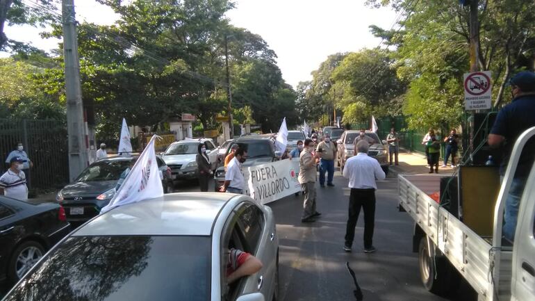 Sindicalistas exigen destitución de Villordo, titular de la ANDE.
