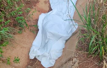 El cuerpo sin vida del joven Adolfo Ríos fue encontrado en una canaleta al costado de un camino vecinal.