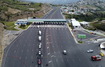 Vista de una carretera en Quito en una foto captada en marzo pasado.