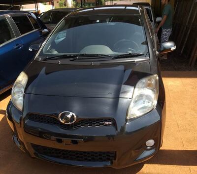 El automóvil robado durante el robo a mano armada en Minga Guazú.