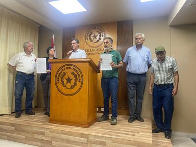 Los candidatos del Frente Guasu (FG) que presentaron ambos proyectos.