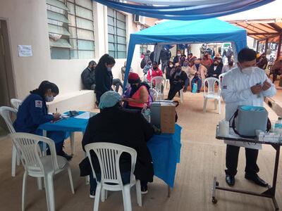 Una buena afluencia de personas se fue ver en los vacunatorios del Hospital Distrital de Presidente Franco.