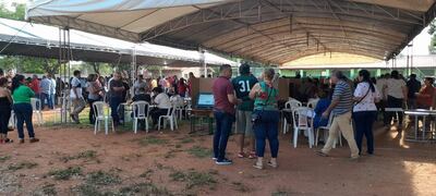 En Luque prosiguen las votaciones.