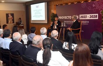 Efraín Alegre reunido con la UIP.