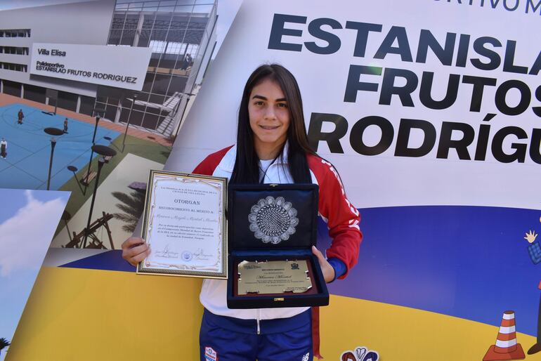 La joven boxeadora, Minerva Magalí Montiel Mereles, villaeliseña.