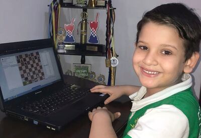 Enzo Viñales, jugador paraguayo de la categoría U8 de ajedrez.