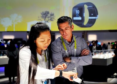 Diversas investigaciones están en curso para determinar de qué manera podría un accesorio de teléfono inteligente, como el reloj,  contribuir en la detección temprana del covid-19.