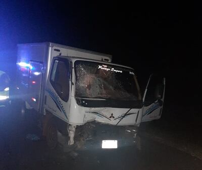 El camión involucrado en el accidente frontal.