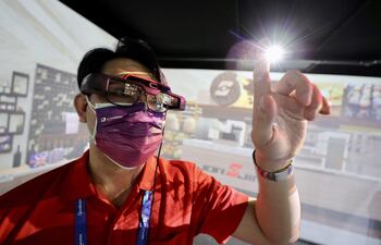 Antes de que Facebook pusiera de moda la palabra, ya había nacido en Argentina el metaverso Decentraland, que suma cada mes hasta medio millón de usuarios y apunta al futuro de las relaciones humanas a través de internet. El joven ingeniero argentino Esteban Ordano, cofundador de Decentraland, lo define como un “espacio libre” .