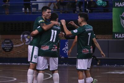 Festejo de uno de los goles de San Cristóbal