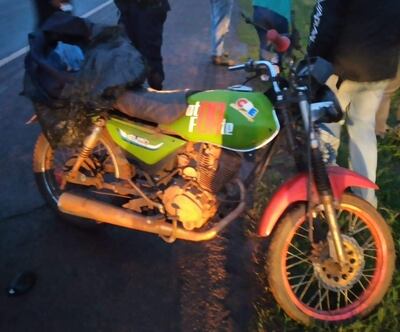 La motocicleta del agricultor quedó prácticamente intacta tras el accidente.
