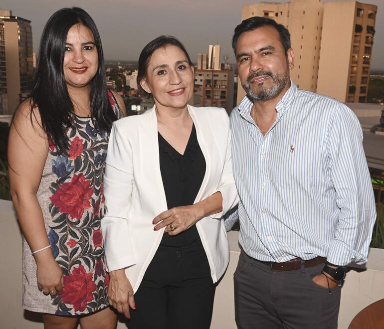 Analía Alcaraz, Sara Caballero y Tito Méndez.

