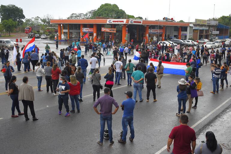 Los educadores exigen el reajuste salarial del 16% prometido por el Gobierno. 