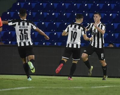 Libertad goleó a Luqueño