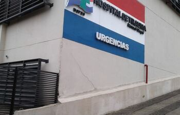 Acceso a Urgencias del Hospital de Trauma "Dr. Manuel Giagni", donde se encuentra internado el joven atropellado por el hijo del senador Juan Darío Monges.