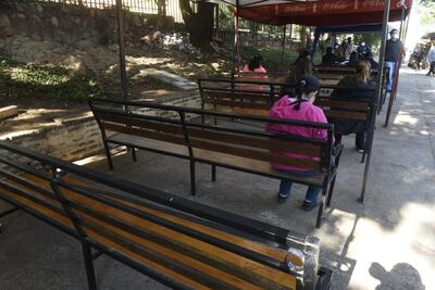 Muy pocas personas aguardando en el Hospital de Trinidad, que una vez más este martes registró una asistencia muy baja.