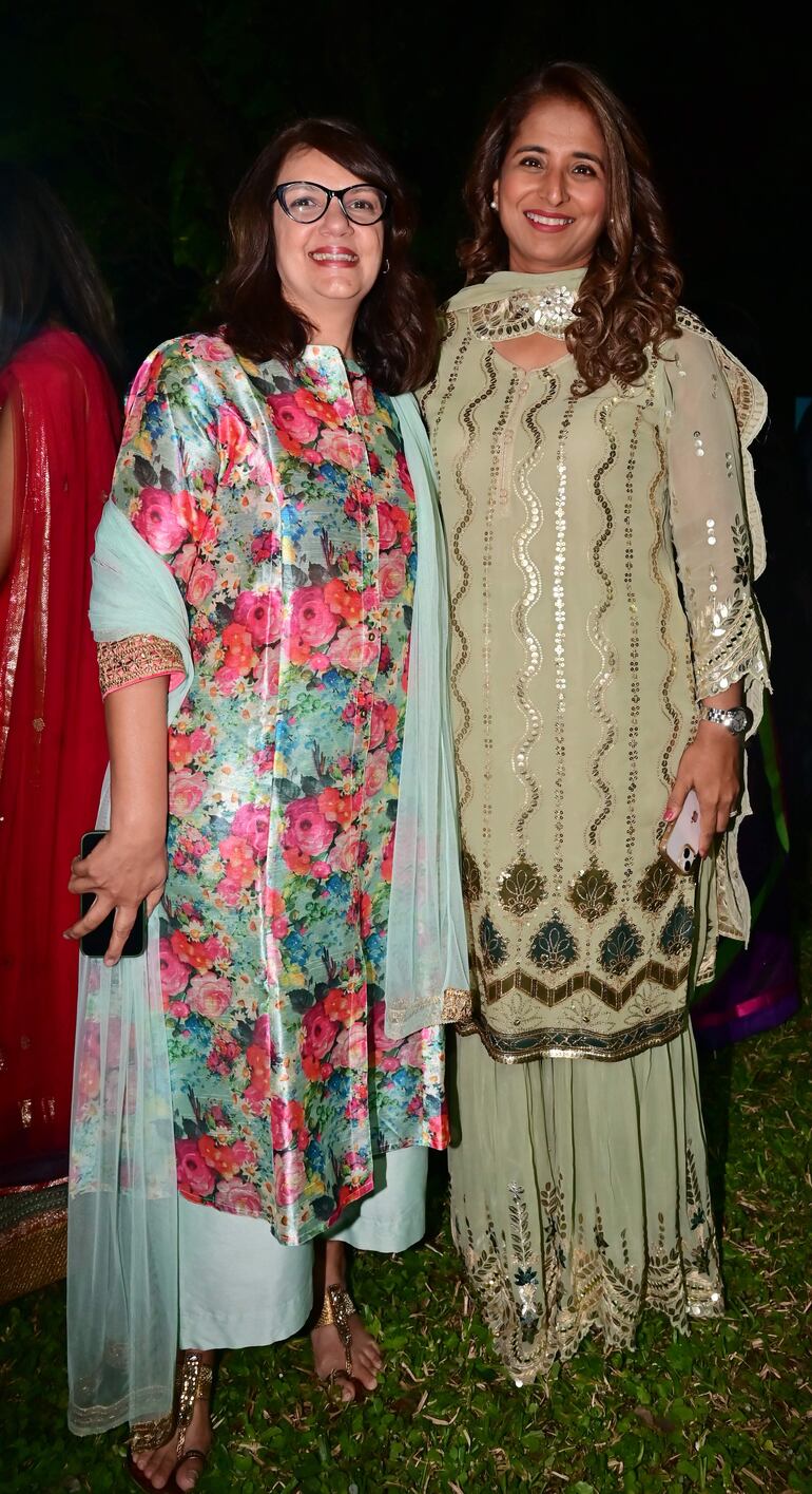 Harshini Lalwani y Sanjana Chandiramani.