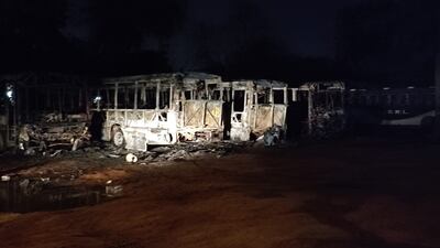 Las cuatro unidades siniestradas, pertenecientes a la línea 19, quedaron inservibles.