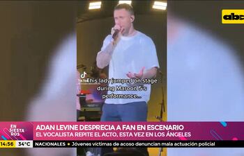 Adan Levine vuelve a despreciar a fan en escenario, esta vez en un show en Los Ángeles