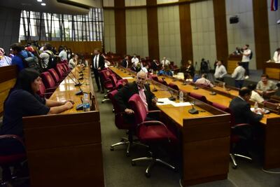 La sesión extra de Diputados se desarrolló en un ambiente de mucha tensión.