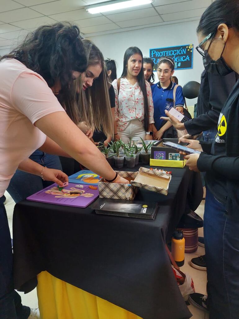 Estudiantes de Ayolas en jornada de "SeCiencie 2022".