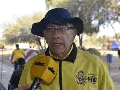 Ramón Galeano, director de la prueba del Rally del Chaco, conversando con ABC Cardinal en Mariscal Estigarribia.