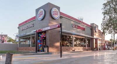 En los restaurantes, se puede disfrutar de las hamburguesas hechas a la parrilla.