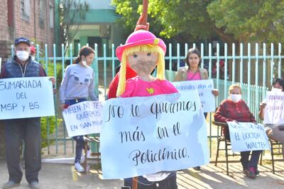 Denuncian influencia de hermana del gobernador para cambiar a galeno.