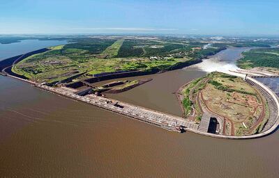 En la noche del jueves 30 de julio se definió una nueva operación en la represa de Itaipú para posibilitar la navegación del río Paraná, que arrancó hoy y será hasta el 16 de agosto.