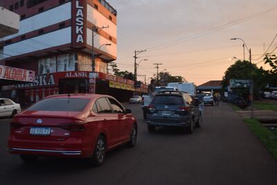 La semana pasada el gobierno argentino duplicó de 800 a 1.600 el cupo diario de personas que pueden ingresar a través del puente San Roque a la ciudad de Posadas, pero este número quedó corto nuevamente.