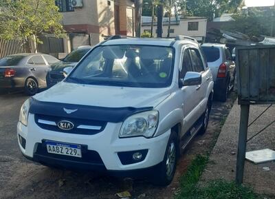 Camioneta que fue encontrada por familiares de la víctima.