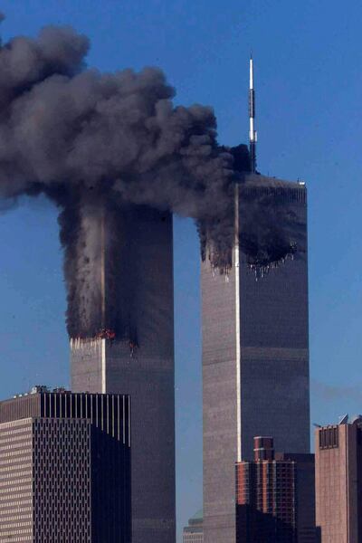 Las Torres Gemelas del World Trade Center en Nueva York, luego del impacto de dos aviones secuestrados por terroristas, en la mañana del 11 de septiembre de 2001.