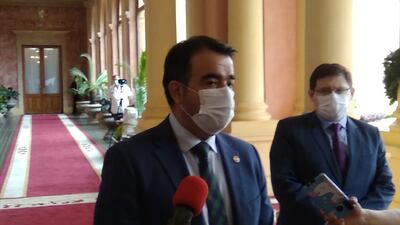 Óscar Llamosas y Óscar Orué presentaron informe económico al Presidente Mario Abdo Benítez.